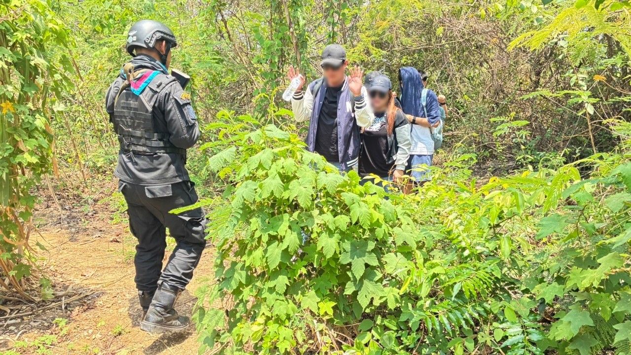 จับ 5 คนไทย ลักลอบข้ามแดน กลับไปเอาเงินเดือนค้างจ่าย 2.5 หมื่น รับเคยทำเว็บพนันปอยเปต