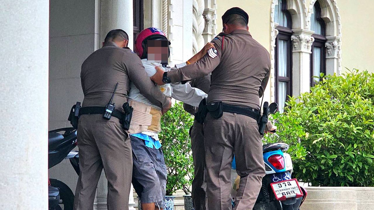 ชายป่วนบุกทำเนียบ ขับฝ่าด่านตำรวจขึ้นตึกไทยคู่ฟ้า ตะโกนเรียก “อนุทิน”