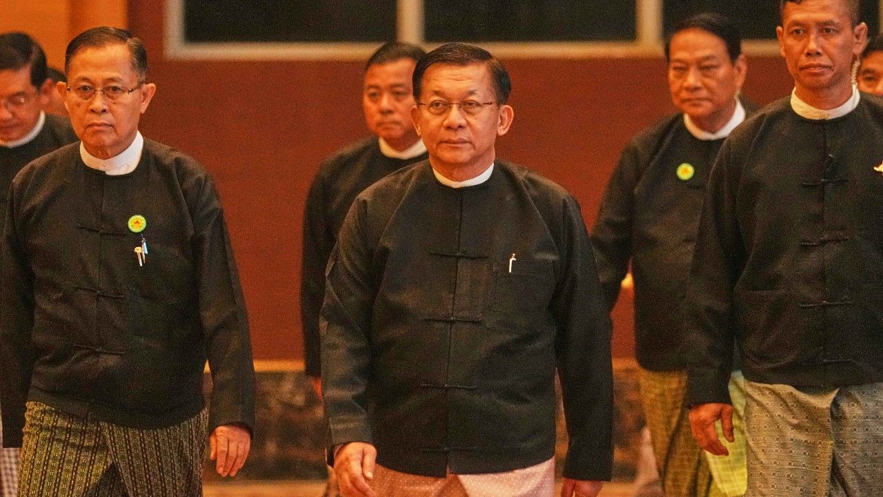 เมียนมาเสนอชื่อ 'มิน อ่อง หล่าย' เป็นรองประธานาธิบดี พร้อมสู่ตำแหน่งสูงสุด