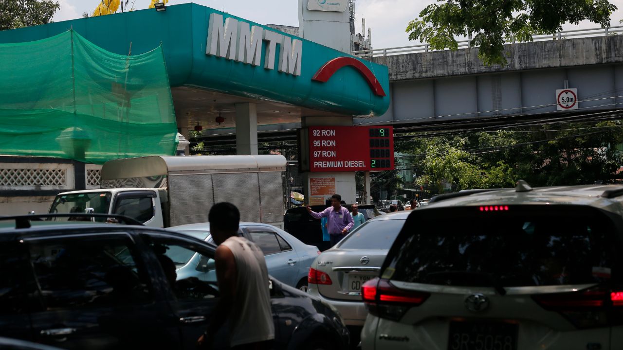 ราคาน้ำมันเมียนมาพุ่งสูงสุดในรอบ 2 ปี เกือบ 30%