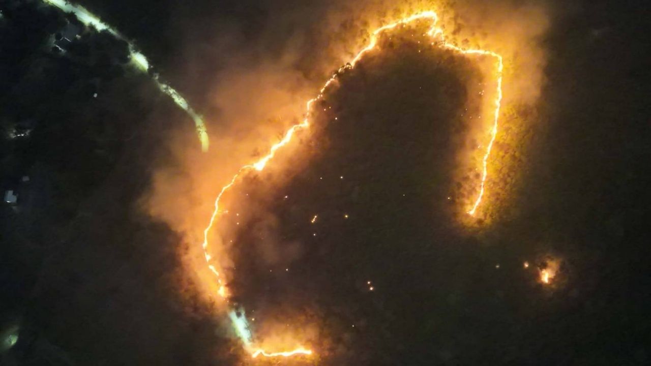 ไฟป่าเชียงใหม่กลางดึก ในพื้นที่ ตำบลออนใต้ อำเภอสันกำแพง