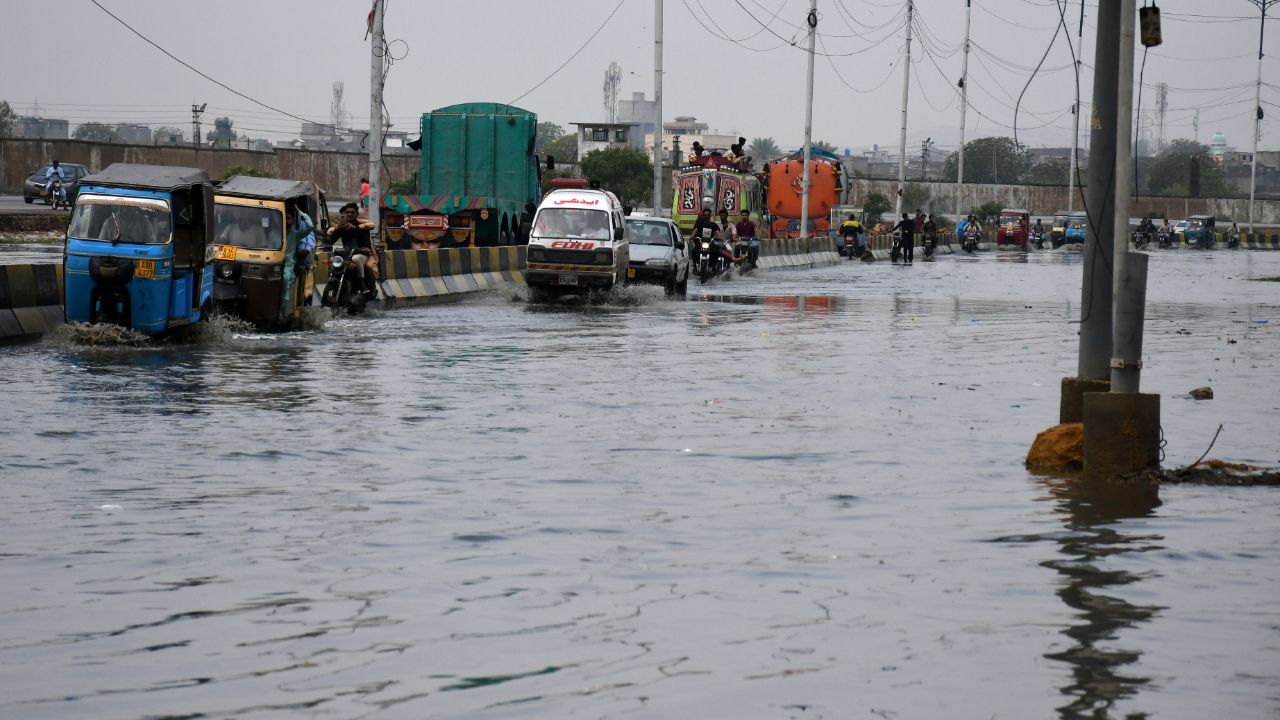 ฝนถล่มอัฟกานิสถานและปากีสถาน เสียชีวิตแล้ว 45 ราย