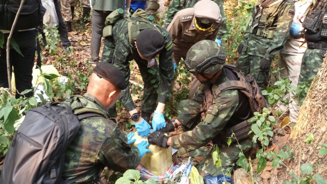 เจ้าหน้าที่ปะทะเดือด กลุ่มขบวนการลอบขน 