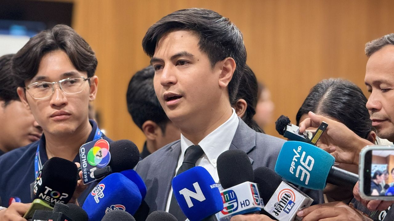 “ไอติม” ลั่นสู้ยิบตายืนยัน 10 สส.พรรคประชาชนจะทำหน้าที่อย่างเต็มที่จนถึงวินาทีที่ศาลมีคำสั่ง