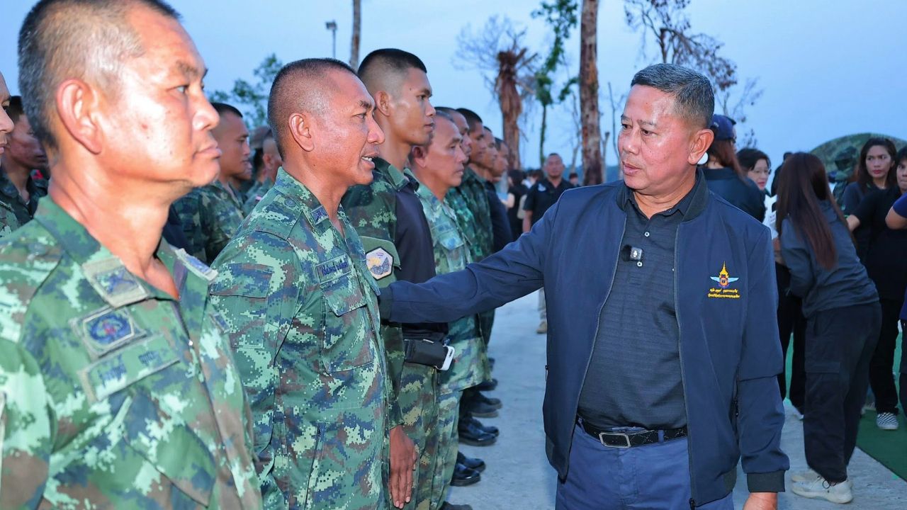 “บิ๊กอดุลย์” ประกาศงดรับของขวัญ หลังได้นั่ง รมว.กลาโหม จ่อลุยแก้ความมั่นคง