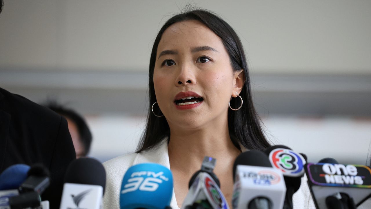 ส.ส.รักชนก ตำหนิ ประธานสภาปิดประชุมหนีญัตติด่วนวิกฤตน้ำมัน