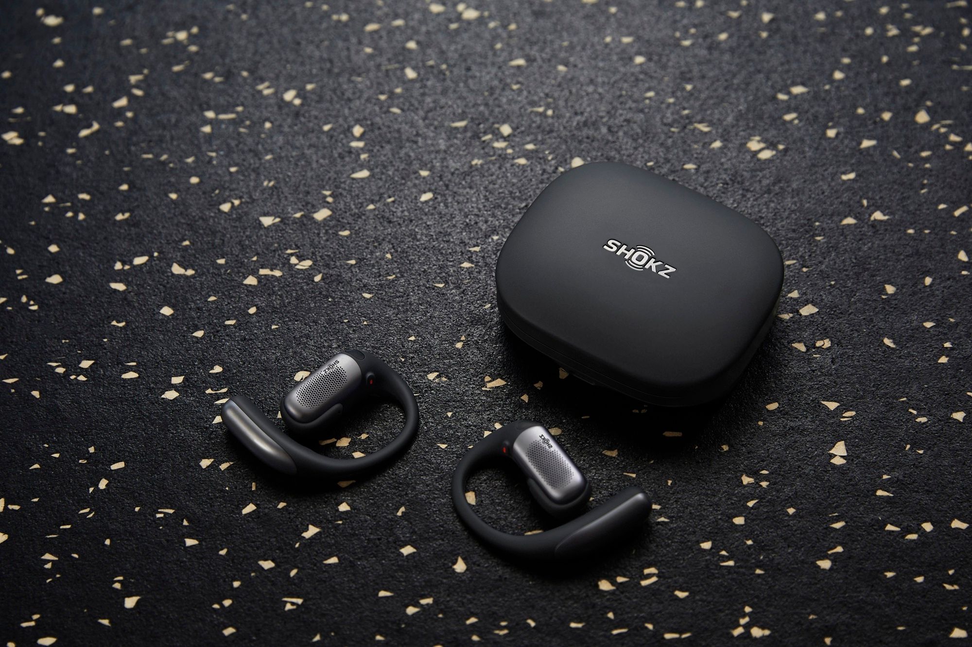SHOKZ เปิดตัว OpenFit Pro หูฟัง Open-Ear ใช้งานได้ 12 ชั่วโมง พร้อมลดเสียงรบกวน 14 เดซิเบล
