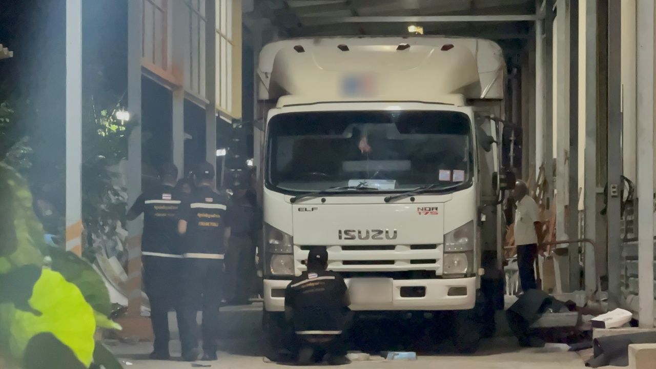 พบแล้ว "รถบรรทุกแหกด่าน" เบียดชน จยย.ตำรวจ "ส.ต.ท." ดับ ส่วนคนขับยังหลบหนี