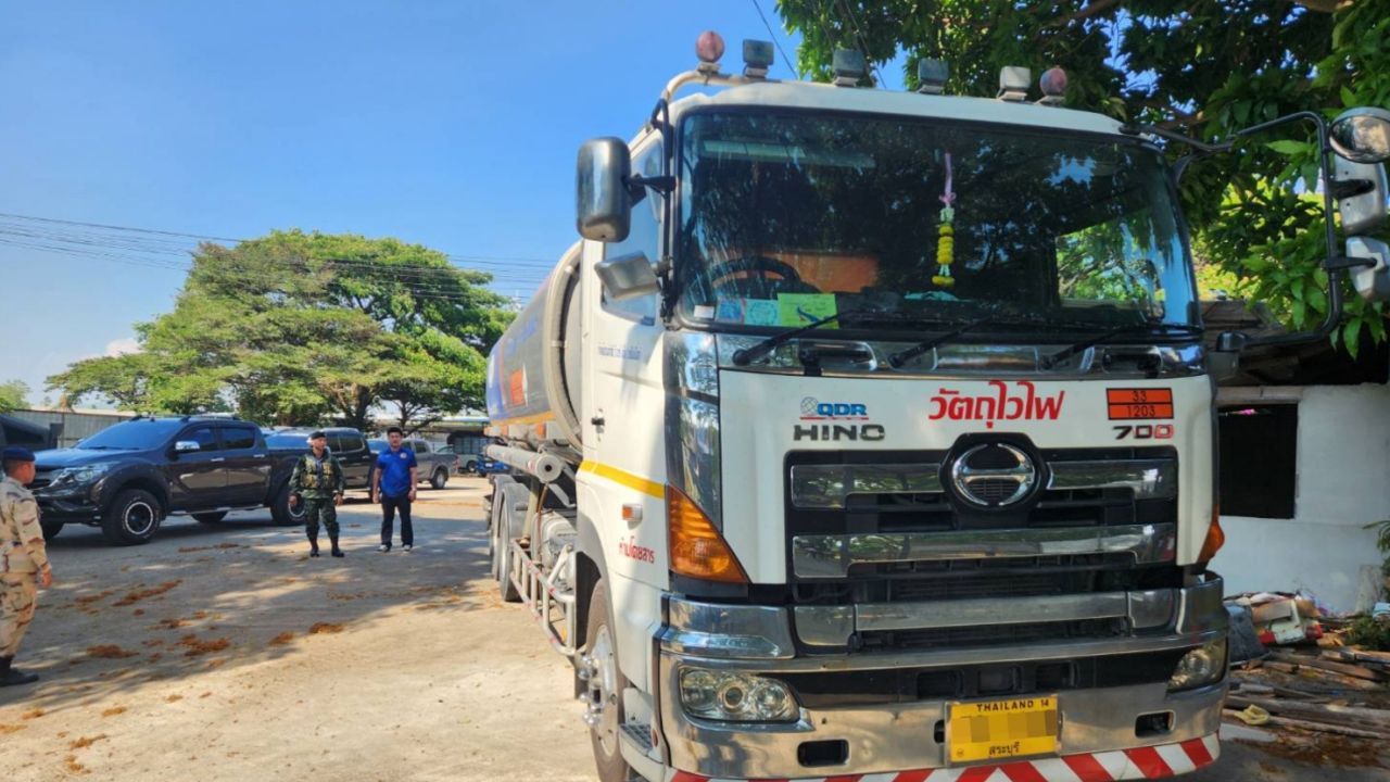 เจ้าหน้าที่ตรวจยึดรถบรรทุกน้ำมันดีเซล 20,000 ลิตร คาดเตรียมส่งข้ามไปเมียนมา