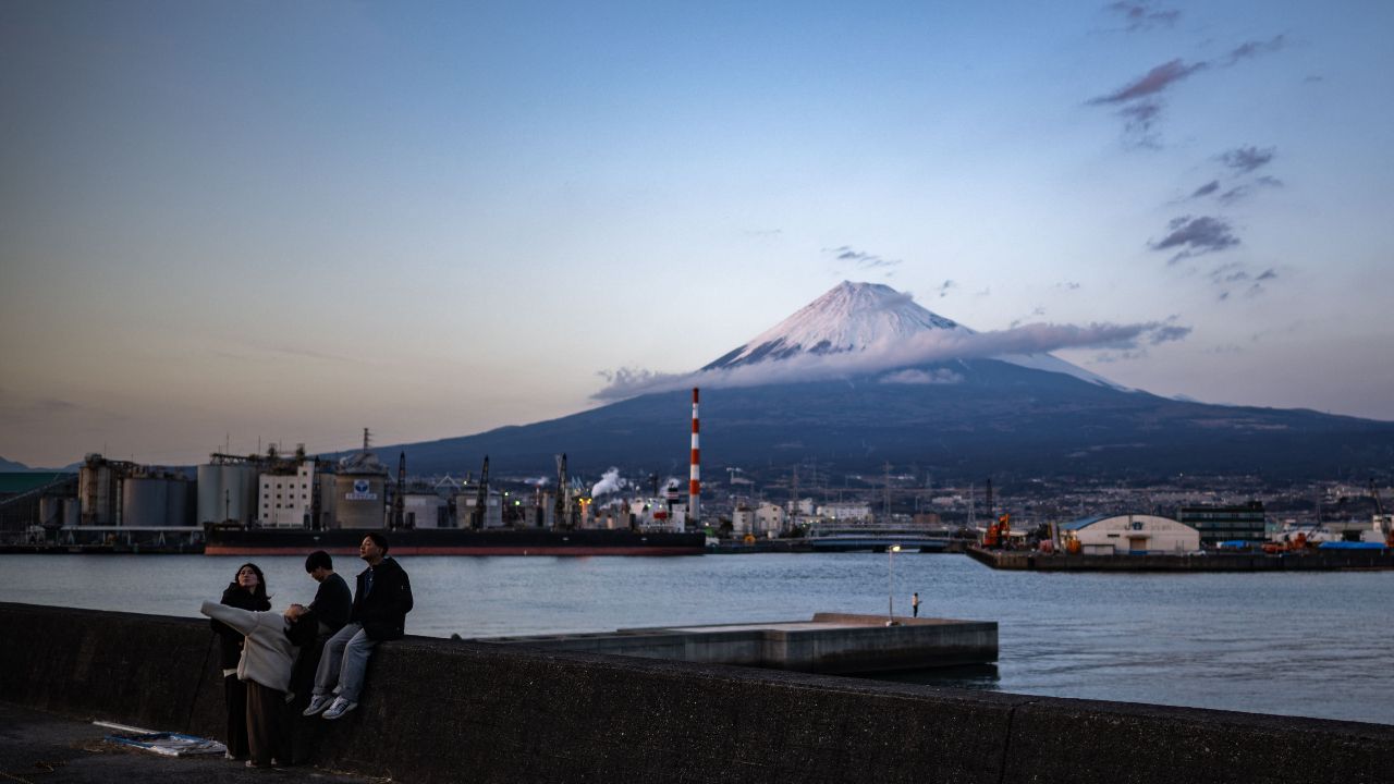 ญี่ปุ่นผุดแผนรับมือหากภูเขาไฟฟูจิ ปะทุใหญ่ เถ้าถ่านปกคลุมโตเกียว เสี่ยงอัมพาตทั้งเมือง