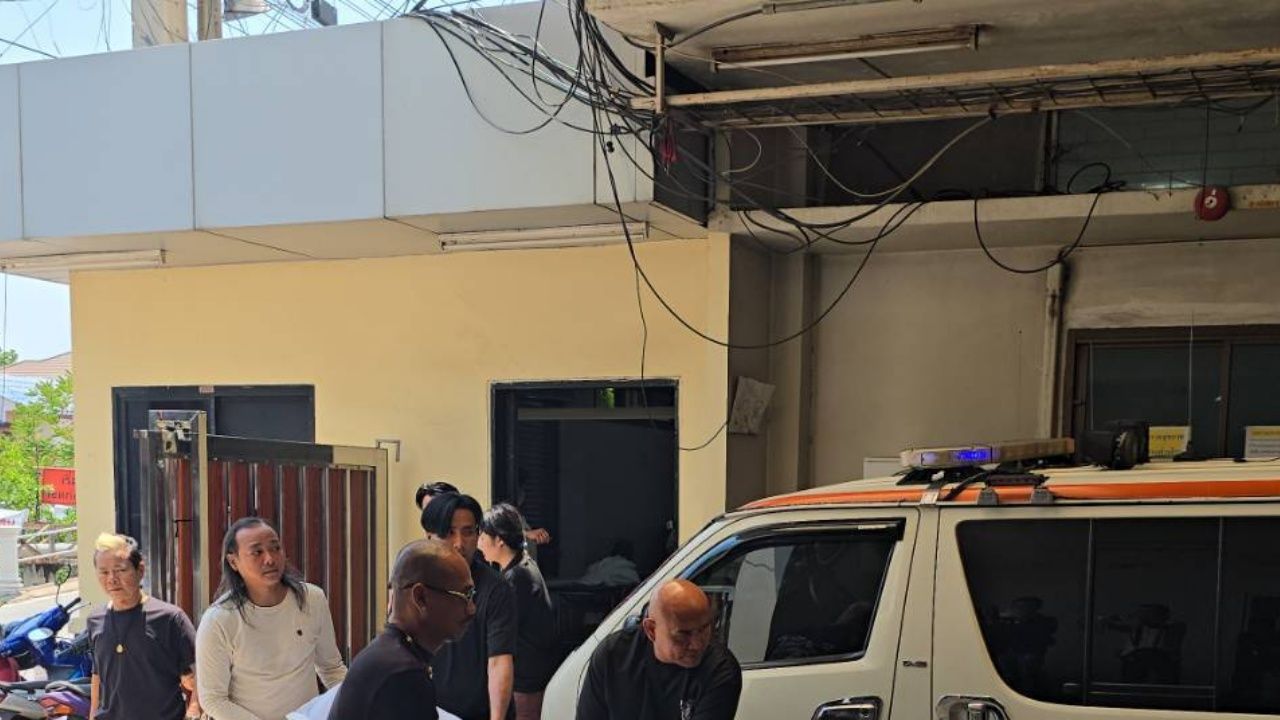 เพื่อนและครอบครัวร่วมพิธีบำเพ็ญกุศล 'เหน่ง เหม่งจ๋าย' หลังจากเสียชีวิต