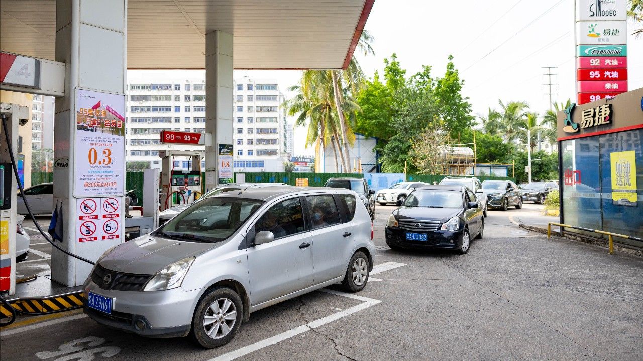 จีนปรับขึ้นราคาน้ำมันครั้งใหญ่สุดในรอบเกือบ 4 ปี พุ่งกว่า 13% เหตุวิกฤตตะวันออกกลาง