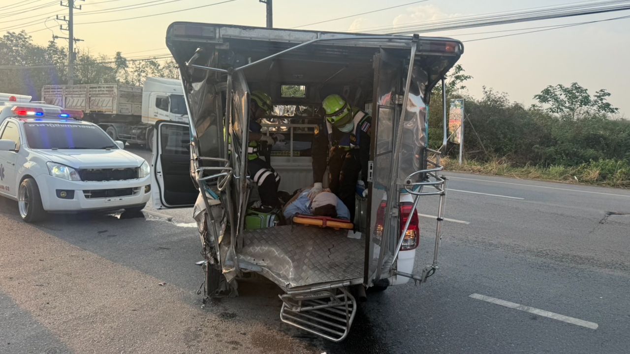 ตำรวจหลับในขับกระบะชนท้ายรถรับส่งคนงาน บาดเจ็บ 11 ราย