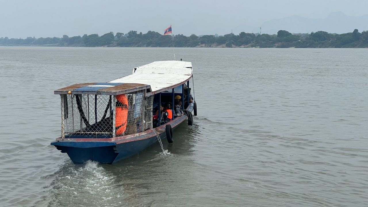 วิกฤตน้ำมันกระทบท่าเรือข้ามฟากไทย-ลาว ผู้โดยสารลดฮวบ