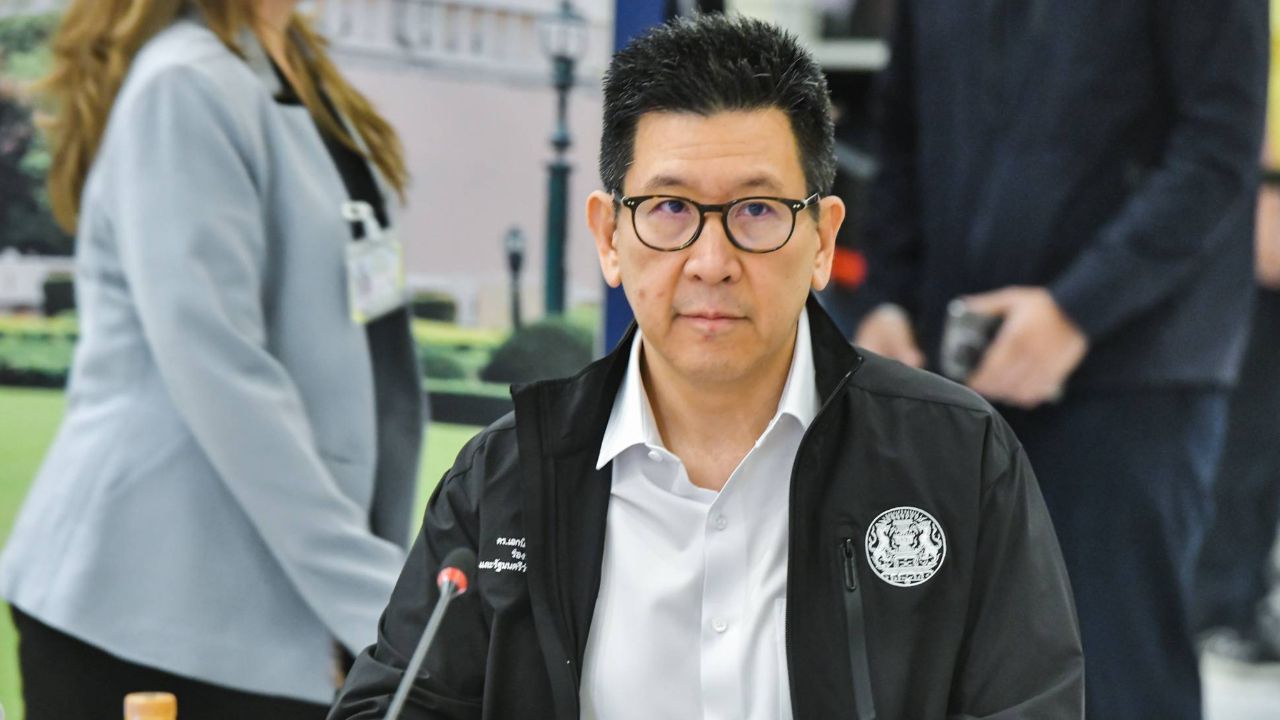 เอกนิติชี้ไม่สามารถตรึงราคาน้ำมันได้ ต้องปรับตัวตามกลไกตลาด