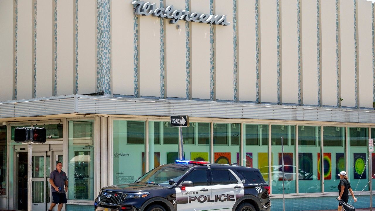 สลด ชนแล้วหนีคร่าชีวิต 2 คนไทยในไมอามี ตร.จับคนร้ายได้ อ้างว่าปิดตาเหยียบคันแร่งหวังปลิดชีพตัวเอง