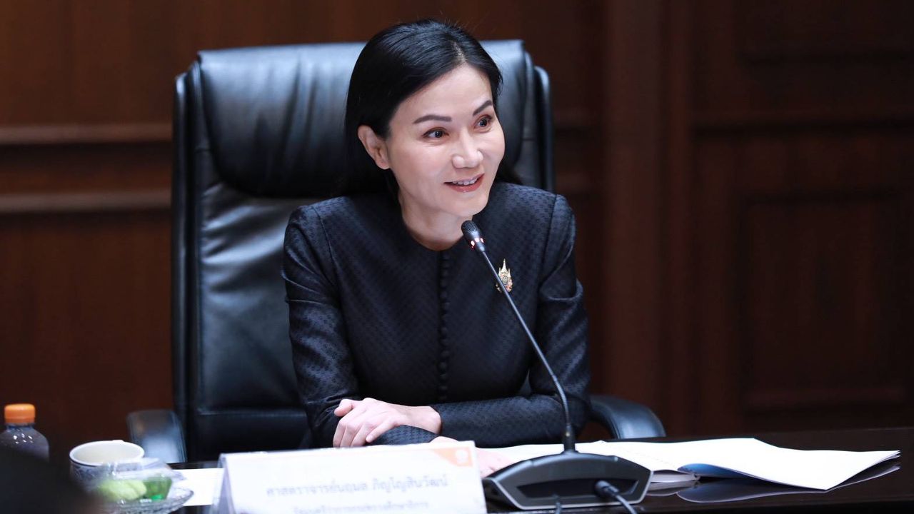 “นฤมล” ถกประชุมคุรุสภา เห็นชอบรับรอง 37 หลักสูตร 11 สถาบัน