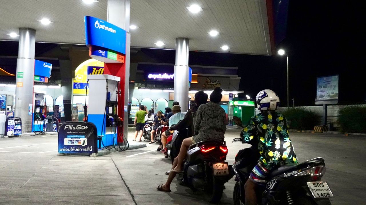 ปตท. และ บางจาก ปรับขึ้นราคาน้ำมันทุกชนิด สูงสุด 8 บาท