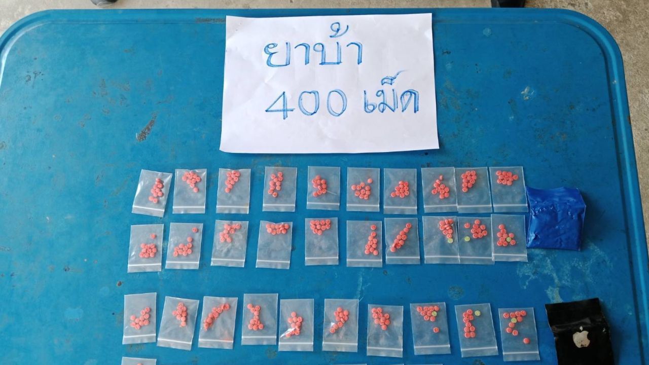 ตำรวจเร่งตามหาผู้ทิ้งยาบ้าริมถนน ลำพูน พบกว่า 400 เม็ด