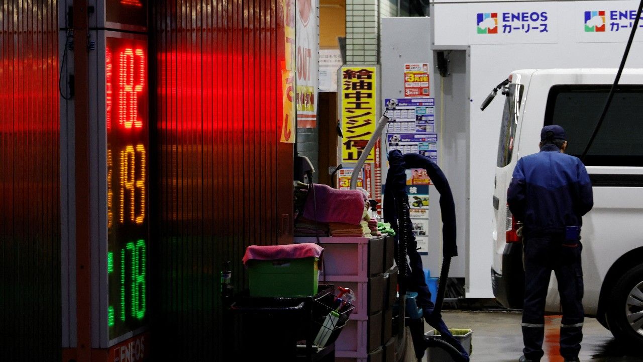 ญี่ปุ่นลดราคาน้ำมันหลังอัดงบอุดหนุนช่วยประชาชน