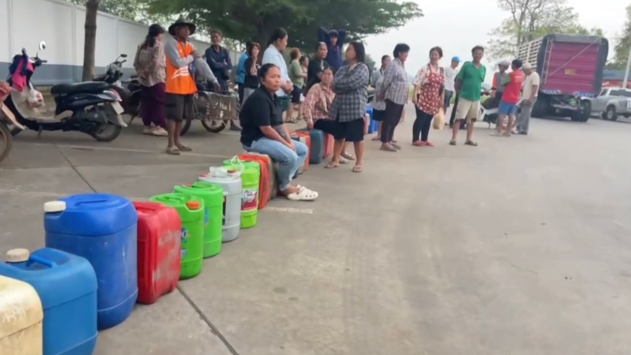 คนกำแพงเพชร บอกต้องทำใจรับสภาพ น้ำมันขึ้น 6 บาท ย้อนถามนายกฯ ไหนบอกรวยไม่ไหวแล้ว