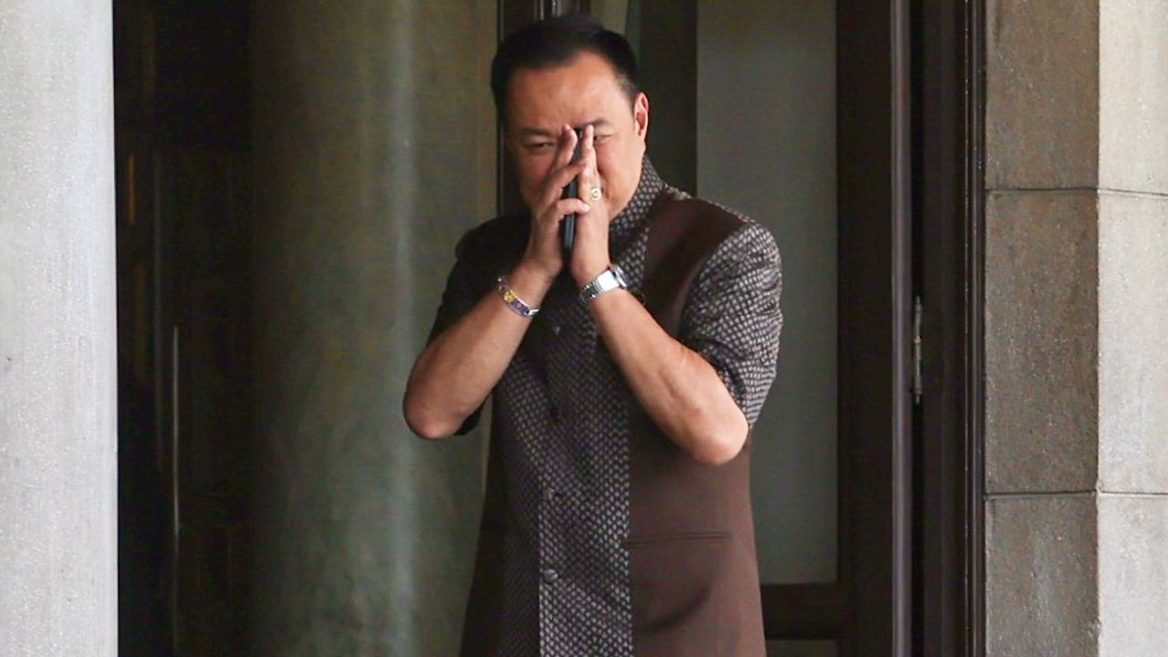 “อนุทิน” ขับรถยนต์ไฟฟ้าเข้าทำเนียบวันที่ 2  นัดถกด่วนครม.เศรษฐกิจ