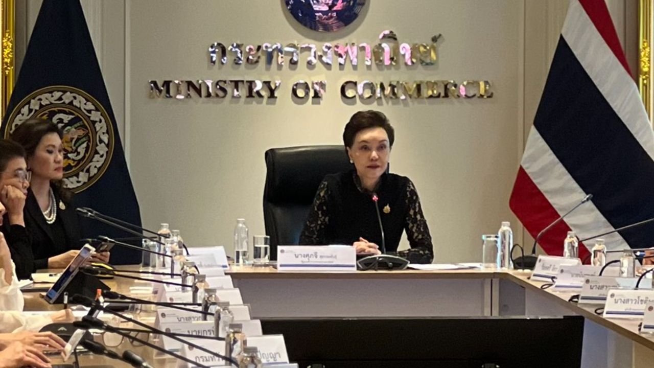 รัฐมนตรีพาณิชย์ชี้ควบคุมราคาสินค้าไม่ทั่วถึง