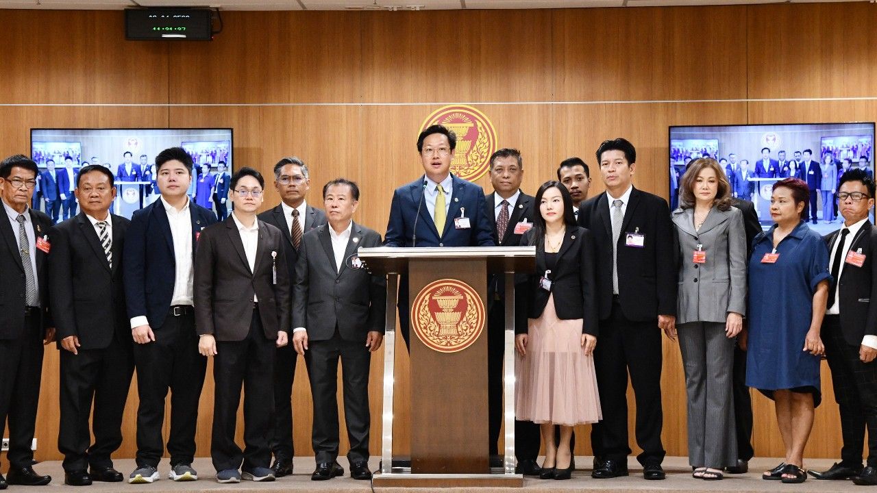 “คริส โปตระนันทน์” ลั่น 3 สส.พรรคเศรษฐกิจ ประกาศสละสิทธิเงินบำนาญ สส.