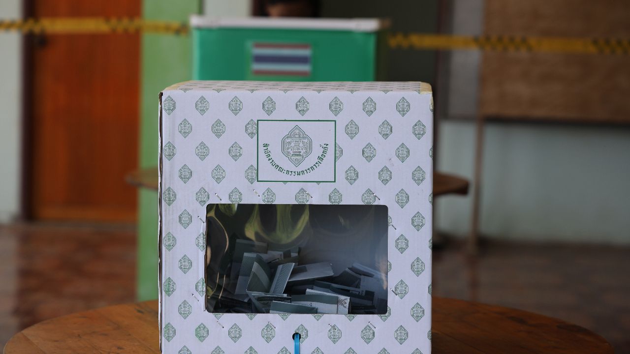 กกต. รับรองผลเลือกตั้ง ส.ส. เขต 2 สุพรรณบุรี ครบ 500 คน