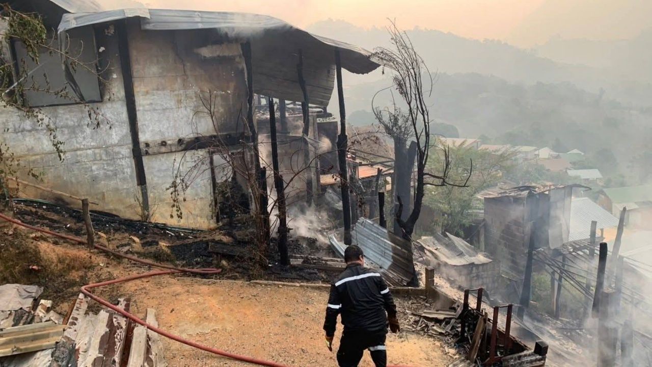 ไฟไหม้ "บ้านฮักเฮือนสุข" ที่พักดังเชียงดาว วอดเสียหายหนักกว่า 4 ล้านบาท