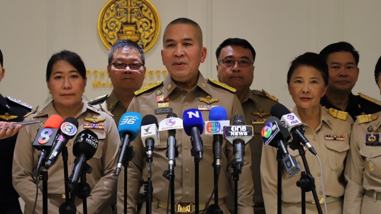 “รุทธพล” เผยสืบสวนคดีกักตุนน้ำมัน ให้เวลาถึงเที่ยงนี้ ขอตรวจสอบก่อนข่าวหาย 70 ล้านลิตร