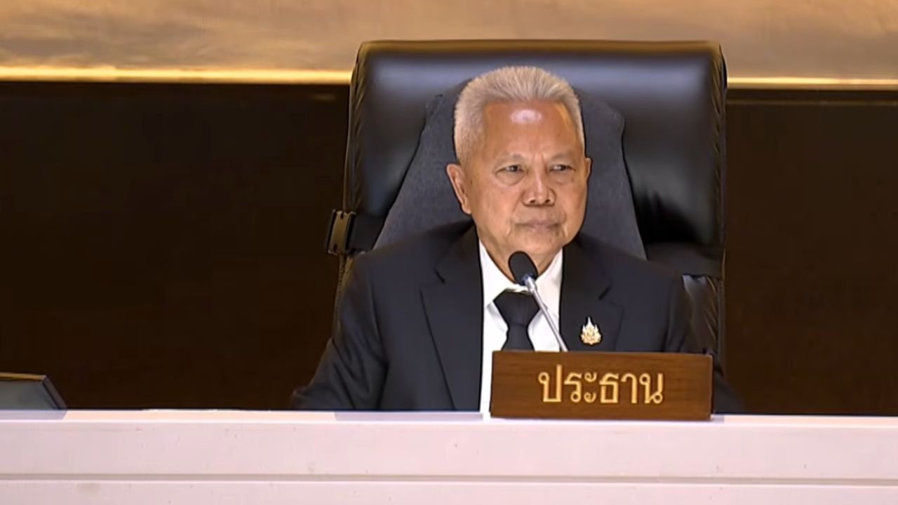 แถลงนโยบายวันแรก “ปกรณ์วุฒิ” ประท้วง “โสภณ” ปมภาพไม่ขึ้นสไลด์ มีใบสั่งหรือไม่