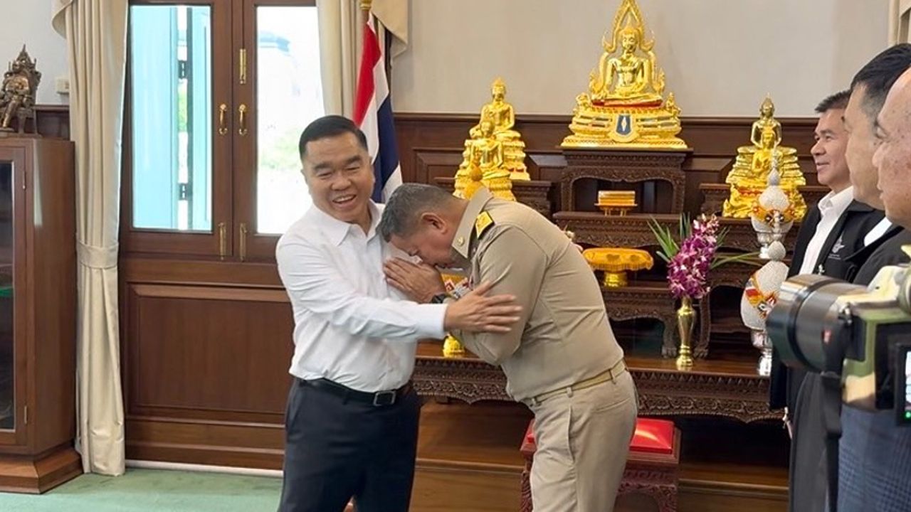 บิ๊กดุลย์เข้าร่วมพิธีอำลาบิ๊กเล็ก ฝากดูแลกำลังพลชั้นผู้น้อย