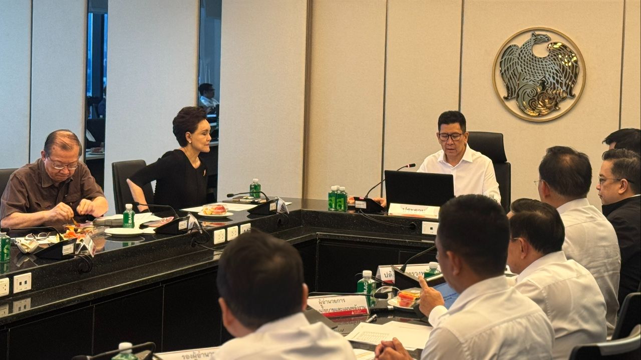 เอกนิติประชุม คตร. นัดที่สอง หารือสูตรลดค่ากลั่นน้ำมันเสนอ ครม. 6 เม.ย. นี้