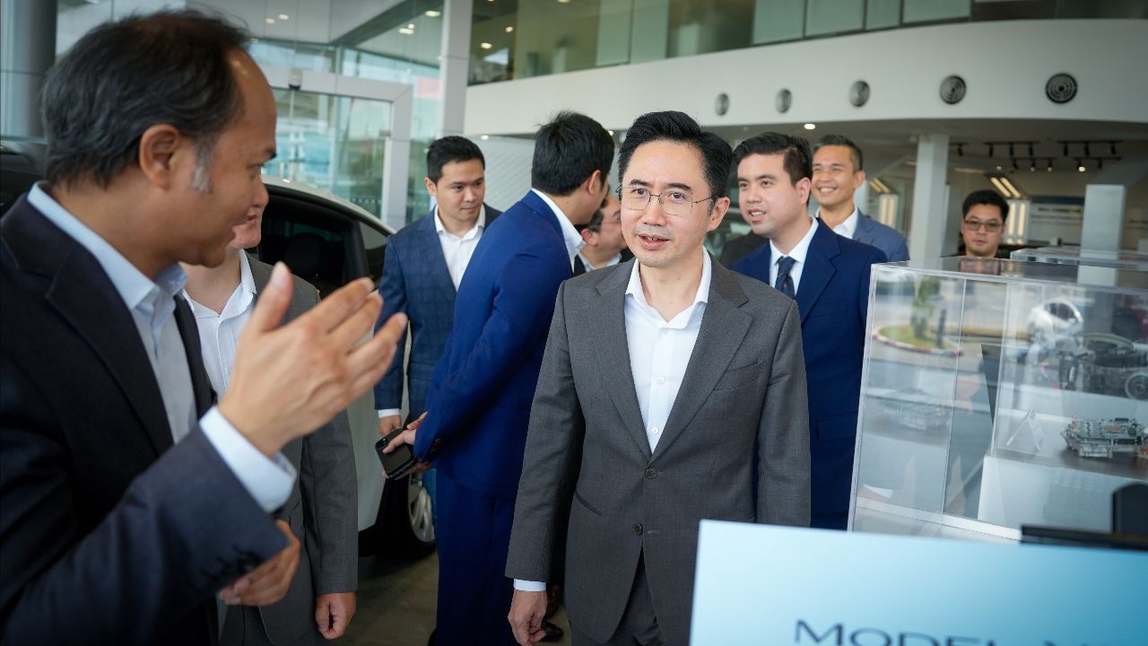 รองนายกฯ เชน นำทีมเพื่อไทยเจรจา Tesla สร้างรากฐานเทคโนโลยีสู่เศรษฐกิจมูลค่าสูง