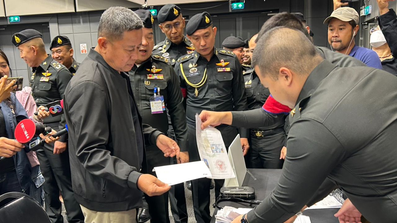 รมว.กลาโหม ตรวจเยี่ยมการเกณฑ์ทหาร ย้ำความปลอดภัยและลงโทษเด็ดขาดเคสทำร้ายร่างกาย