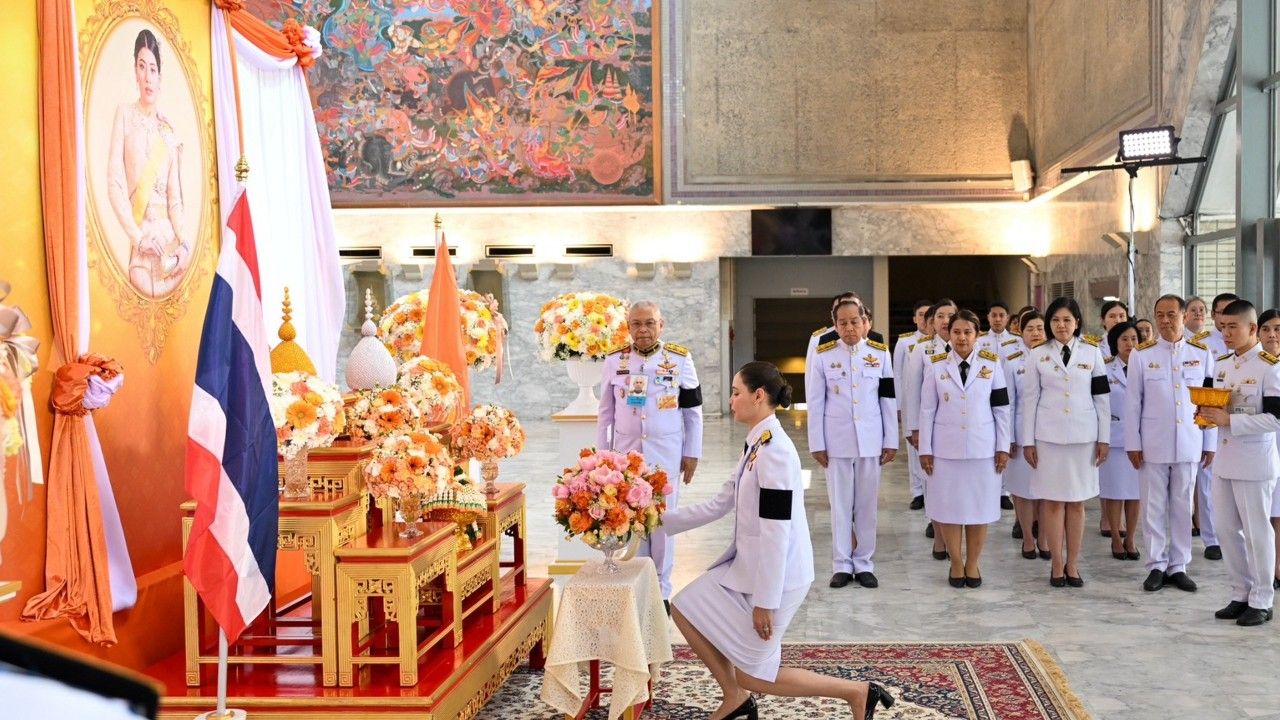 เจ้าฟ้าสิริวัณณวรีฯ โปรดเกล้าฯ พระราชทานแจกันดอกไม้แสดงความยินดีแก่ซาบีดา