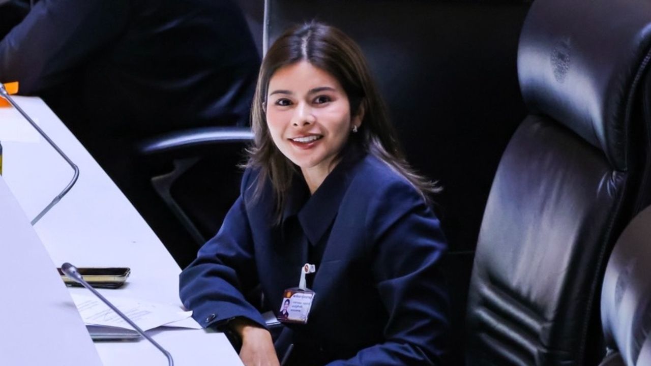 ลิซ่า กระตุกต่อมละอาย กกต. ยับยั้งแผนยุบพรรคประชาชน