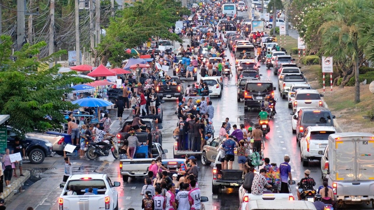 ดุสิตโพลเผย ประชาชนเดือดร้อนจากวิกฤตราคาน้ำมัน จนต้องงดกิจกรรมสงกรานต์