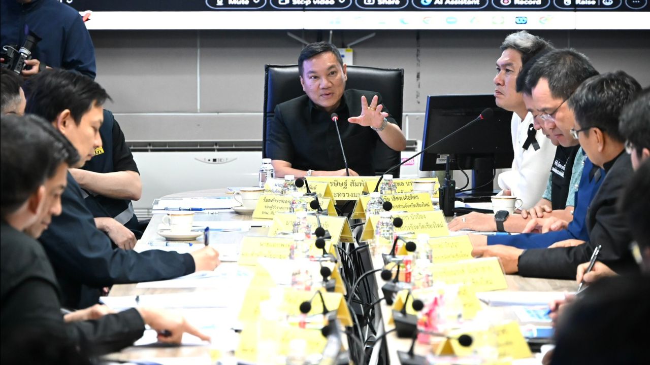 "ปลัด มท." คุมเข้มวิกฤตฝุ่น 17 เมืองเหนือ สั่งดำเนินคดีคนเผาขั้นเด็ดขาด