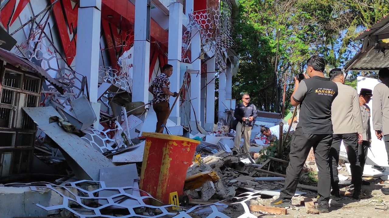 ยกเลิกคำเตือนสึนามิ หลังแผ่นดินไหว 7.4 นอกชายฝั่งอินโดนีเซีย เสียชีวิต 1 ราย