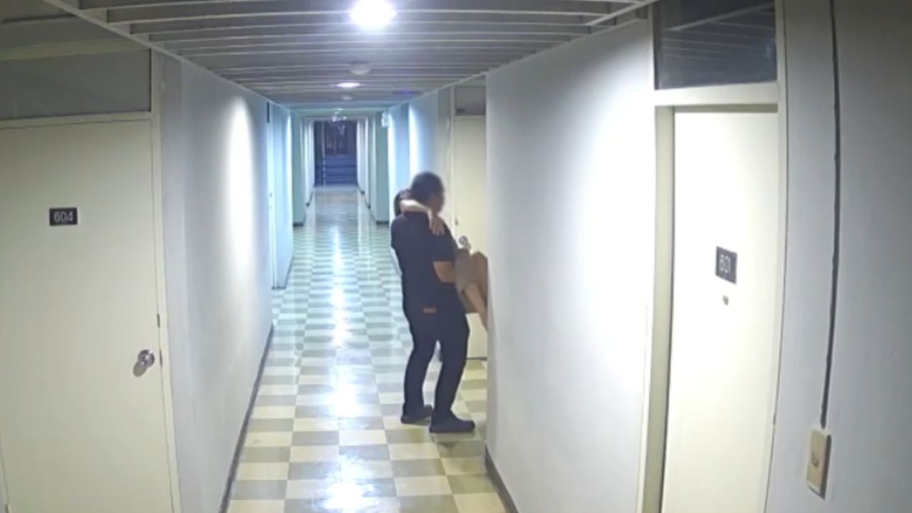 เปิดภาพวงจรปิด นาทีกู้ภัยอุ้ม 'คริสติน' กลับเข้าห้อง