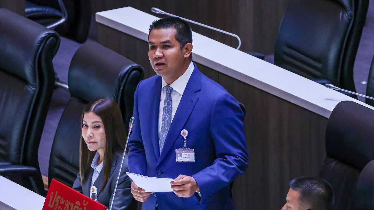 “ชัยชนะ” จี้รัฐบาลต้องกล้าเปิดชื่อเรือขนน้ำมัน 2 ลำ ที่ปลายทางอยู่สิงคโปร์