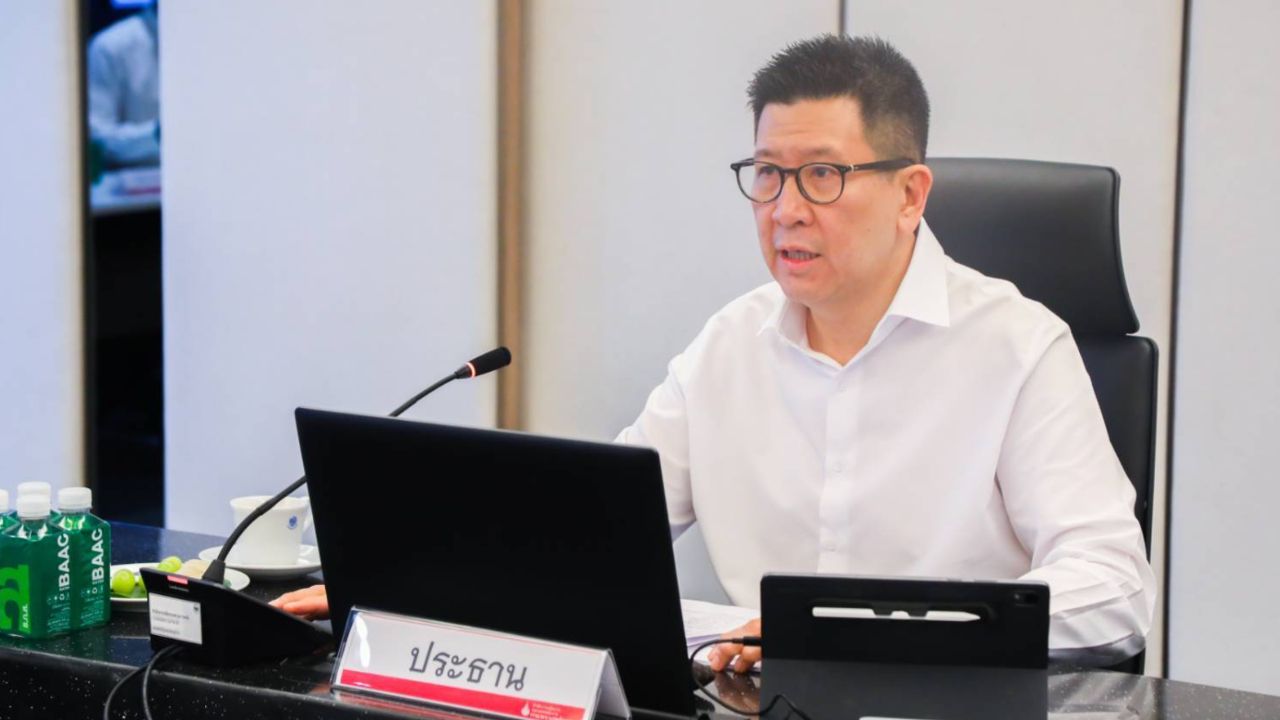 เอกนิติเรียกประชุมคตร. ตรวจสอบโครงสร้างราคาน้ำมัน เตรียมเสนอครม. ภายใน 15 วัน