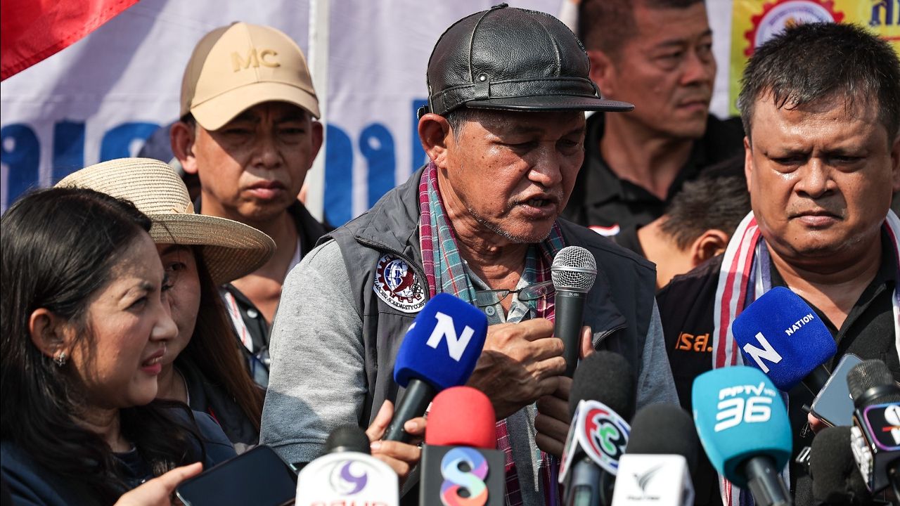 เครือข่ายแรงงาน บุกกระทรวงพลังงาน จี้รัฐตรึงราคาน้ำมัน -ควมคุมราคาสินค้า