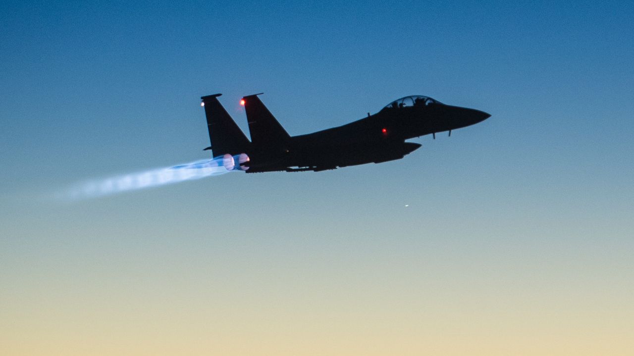 สหรัฐฯ ประสบความสำเร็จช่วยชีวิตนักบิน F-15 ในอิหร่าน