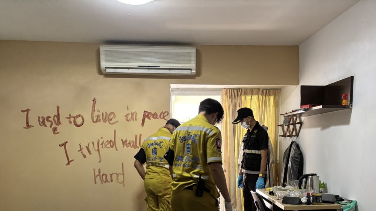 หนุ่มนักศึกษาจีนตกตึกดับ ตรวจห้องพัก พบศพหญิงถูกแทง มีข้อความเลือดเขียนเต็มผนัง