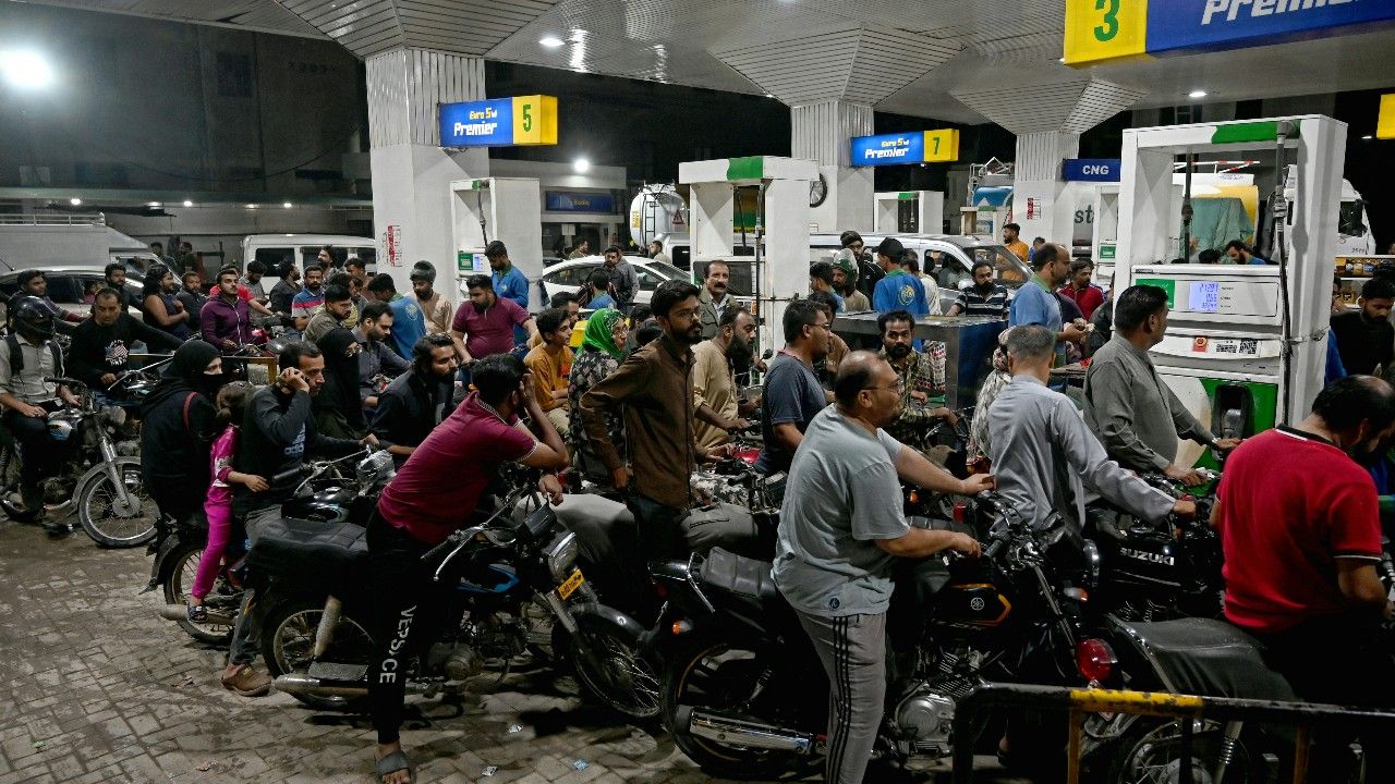 ราคาน้ำมันดิบทะยานสูงท่ามกลางวิกฤตสงครามตะวันออกกลาง