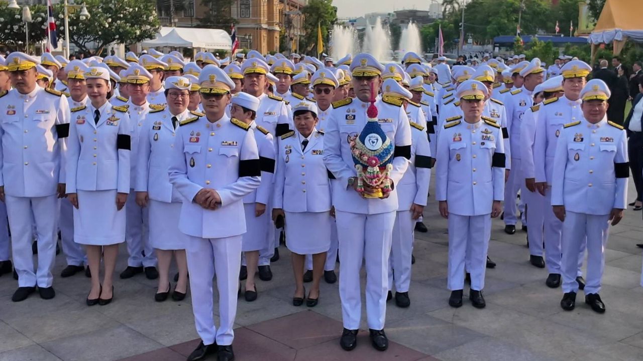 วันจักรี “ไชยชนก” นำพรรคภูมิใจไทย วางพานพุ่มถวายราชสักการะ “รัชกาลที่ 1”