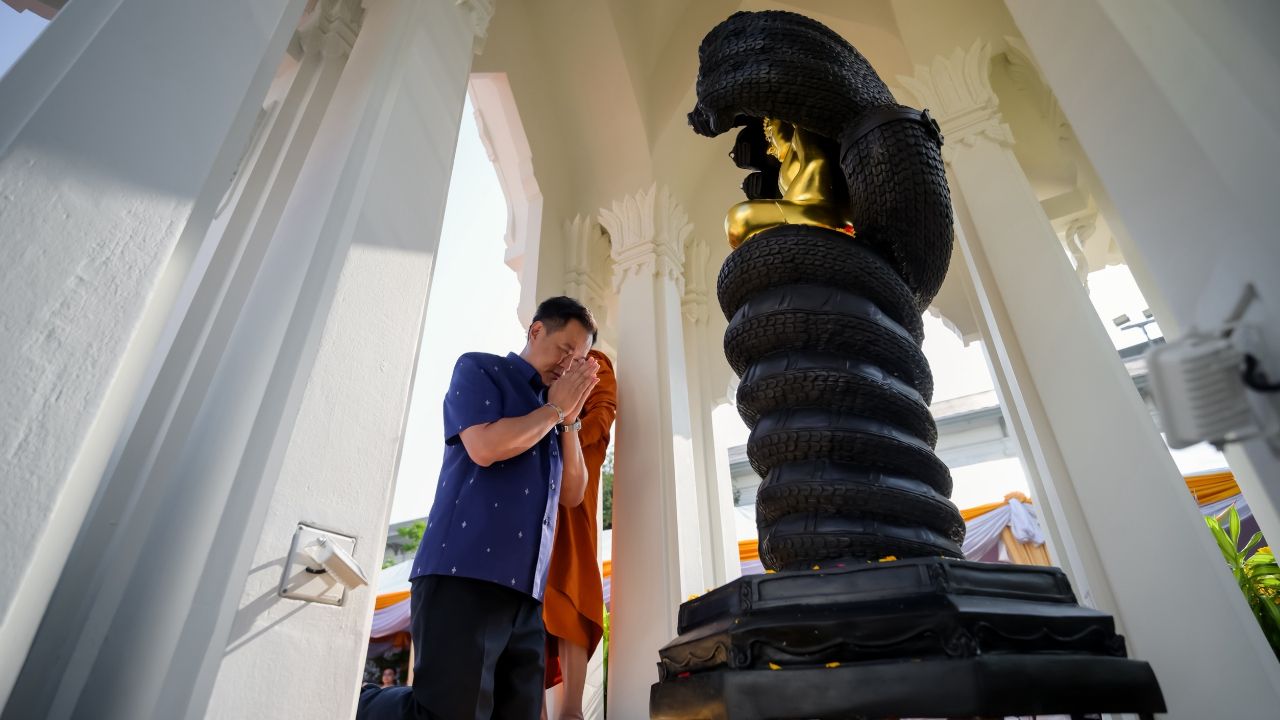 อนุทินจัดพิธีเบิกเนตรพระพุทธมหานวนาคปฏิมากรเพื่อสร้างขวัญกำลังใจคนมหาดไทย